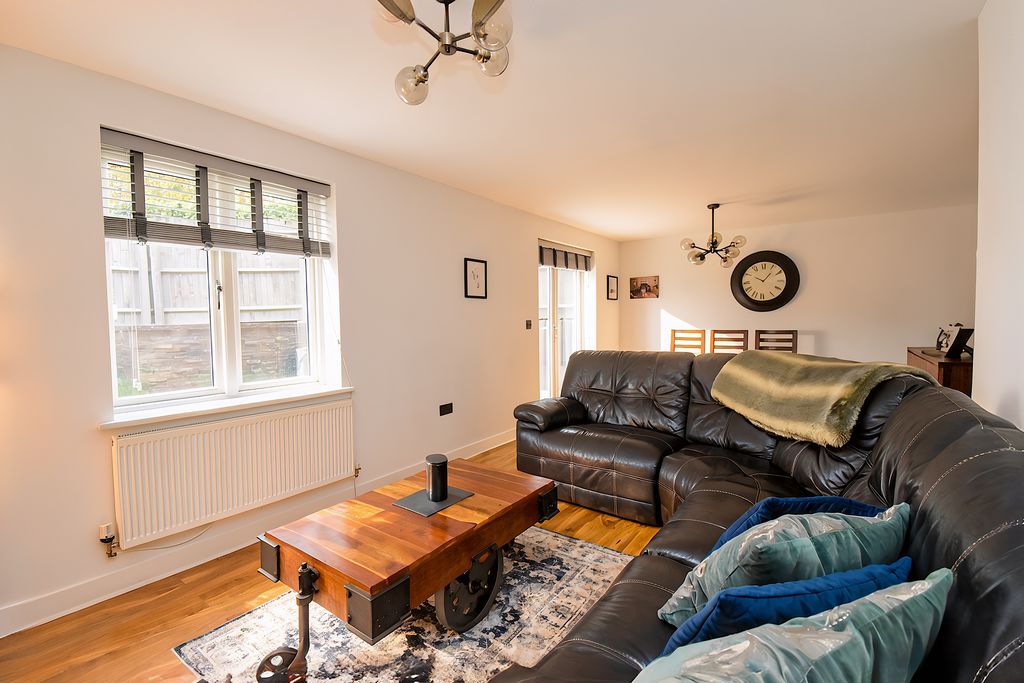 Sitting Room / Dining Room- click for photo gallery